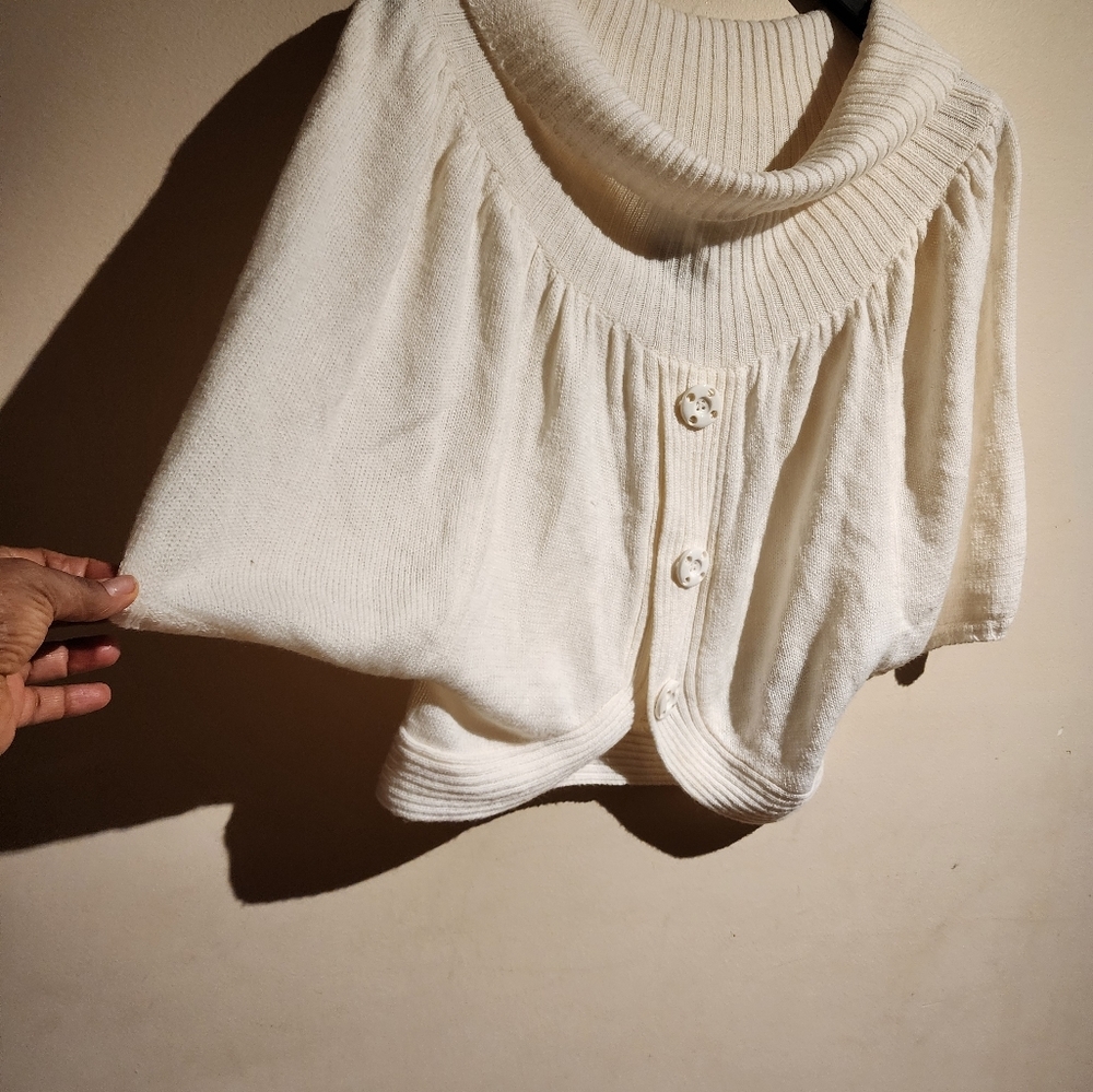 Super Cute and Stylish Cowl Neck Cropped  Short Sleeve  Sweater - Picture 4 of 7